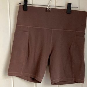 Athleta Salutation 7inch short